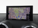MMIシステムにはナビゲーション、ラジオ、オーディオ、Bluetooth、車両設定機能等がついております。詳しくは0078-6002-900146中古車スタッフまで