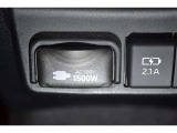 非常時やキャンプなどに役立つ AC100V/1500W コンセント付きです。