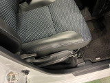 痛みの出やすい運転席シートの角、フロアマット、座面、ともに良好です