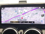 ●純正ナビ:一体感のあるナビは、高級感ある車内を演出してくれます。オーディオ機能も充実しておりますので、運転もより楽しめます♪