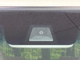 【ホンダセンシング】走行中に前方の車両等を認識し、衝突しそうな時は警報とブレーキで衝突回避と被害軽減をアシスト。より安全にドライブをお楽しみいただけます。