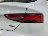 ご納車前には弊社グループの認証工場にて、専門スタッフによる100項目の点検・整備を実施いたしております。