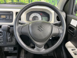 インテリアに合わせたデザインのステアリングは、運転される方のことも考え、運転しやすい形状、大きさです。是非一度、実際に触ってお確かめください。