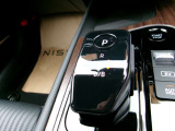 e-POWERならではの、スタイリッシュなシフトノブ周りが非常にかっこいいですね。