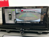 【アラウンドビューモニター】周囲を見渡せる映像で、スムースな駐車をサポートします