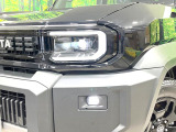 【LEDヘッドライト】悪天候や夜間走行時も良好な視界を確保し安心して運転できる高輝度LEDヘッドライトを装備!点灯速度が早く、消費電力も抑えられています。