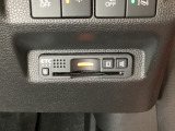 ハンドルの右下にETCがついています。高速道路の料金所の通過も楽々です!。 カードの取り出しもしやすい場所についています。