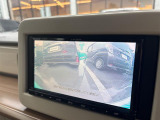 【バックモニター】後ろのカメラの映像がモニターに映し出されるので、後方の見えない死角や、障害物との距離感などもしっかり安全確認することができます!
