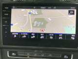 タッチスクリーンを採用。従来のナビゲーションシステムの域を超える、車両を総合的に管理するインフォテイメントシステムです。