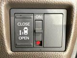 【パワースライドドア】スマートキーや運転席のスイッチでスライドドアの開閉が可能♪電動だから力を入れてドアを開ける必要が無く、小さいお子様でも、重い荷物を持っている時もラクに開け閉めできます♪