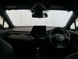 見通しのよいすっきりとした視界で、誰でも運転しやすいです。運転のしやすさは疲れにくさにも繋がりますよ♪