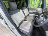 運転席まわりには十分なスペースがあり、大柄な方でもゆったり運転していただける環境です。