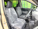 運転席まわりには十分なスペースがあり、大柄な方でもゆったり運転していただける環境です。