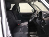 高いホールド性で運転姿勢が安定します。長距離ドライブでも疲れにくいのが魅力です。快適なドライビングライフをお送りください♪