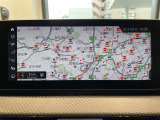 BMWのナビゲーションは操作性も良く、詳細な地図情報と交通状況を見やすく表示し、快適なドライビングをサポートしながら目的地までナビゲートします。