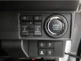 両側パワースライドドア付きだから、狭い駐車スペースなどでの 乗り降りラクラク!小さなお子さまのいるご家庭には嬉しい装備。