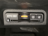 ハンドルの左下にETC2.0がついています。高速道路の料金所の通過も楽々です。 カードの取り出しもしやすい場所についています。