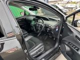 【運転席】座り心地が良いシートなので長時間の運転でも快適にお過ごしいただけます。新品のフロアマットのご注文も可能です。掲載箇所以外にご希望の写真がございましたらお気軽にお問い合わせ下さい。