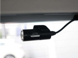純正ならではのスマートな装着感。車両デザインに調和したドライブレコーダーです。
