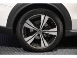 メルセデスの認定中古車「サーティファイドカー」では、万一お車が故障した場合も、ご購入後1年間もしくは2年間※は走行距離にかかわらずメルセデス・ベンツ正規サービスネットワークで無料修理いたします