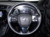 ハンドル左側にはオーディオ操作が出来るオーディオリモートコントロールスイッチ、右側にはHonda SENSINGとオートクルーズコントロールのスイッチを装備!長距離運転や高速道路の運転では大活躍です!