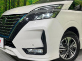 【LEDヘッドライト】悪天候や夜間走行時も良好な視界を確保し安心して運転できる高輝度LEDヘッドライトを装備!点灯速度が早く、消費電力も抑えられています。