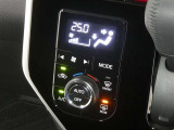 【オートエアコン】車内温度を感知して自動で温度調整をしてくれるのでいつでも快適な車内空間を創り上げます!どの席に座っても快適なドライブが楽しめます♪