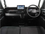 ◆視界広々で非常に運転しやすくロングドライブでも疲れを感じさせないすっきりとまとまったインパネ周りです。