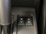 シートヒーター付き。直接体を温めてくれるので寒い日の運転も快適です