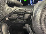 【ステアリングスイッチ】運転中に視線を前に向けたまま画面の操作できます。