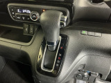 発進時から滑らかに加速する無段階変速のCVTはストップ&ゴーの多い街の中も快適です