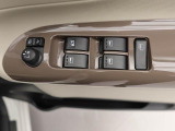 パワーウィンドゥ 運転席ドアスイッチ照明付です。電動格納ミラーも手元でワンモーションで可能です。