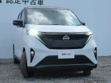 アダプティブLEDヘッドライト。フロントカメラで前方の状況を検知し対向車や先行車に眩しい思いをさせることなく必要なところだけを遠くまで照射します。