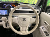 インテリアに合わせたデザインのステアリングは、運転される方のことも考え、運転しやすい形状、大きさです。是非一度、実際に触ってお確かめください。