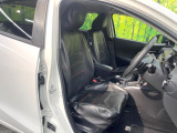 運転席シート廻りは使用感も少なく、良好な状態となっています。前オーナー様が丁寧に使っていたことがよくわかりますね。