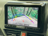 【バックカメラ】駐車時に後方がリアルタイム映像で確認できます。大型商業施設や立体駐車場での駐車時や、夜間のバック時に大活躍!運転スキルに関わらず、今や必須となった装備のひとつです!