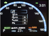 とっても見やすいメーターです。夜間時はラグジュアリーな気分にさせてくれる照明が魅力ですので、夜のドライブも楽しみになりますよ♪