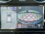 アラウンドビューモニター。前後左右の4つのカメラで車を上から見たような映像をナビ画面に映すので人や物を確認できとても安全です。