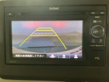 【バックカメラ】運転が苦手な方も車庫入れラクラクです!ギアをリバースに入れれば自動的に切り換わりますので、面倒な操作は不要です♪狭い駐車場もお車を傷つけず安心ですね!