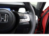 Hondaセンシングの機能のひとつ、アダプティブクルーズコントロール付!アクセルから足を離しても設定したスピードと前車との車間を保ち走行してくれます!車線維持もアシスト☆高速道路で疲労軽減ですね☆