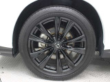 235/50R20ランフラットタイヤ&専用アルミホイールを装着しています。