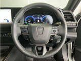 ステアリングスイッチ搭載!手を離さずに手元のスイッチでさまざまな操作が可能。運転中、視線をそらさなくても操作ができて安全です!