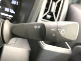 【オートライト】周りの明るさに応じて自動でヘッドライトの点灯・消灯ができる機能です!ライトの付け忘れ・消し忘れなどが無くなり、雨の日や夕方の走行も安心!トンネル通過時も便利ですね♪