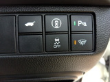 パーキングセンサーや横滑りを防ぐVSA等のスイッチ類は運転席の右側、手の届きやすい位置にあります。