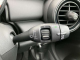 オリジナルサービスもついたMINI自動車保険も取り扱っております。MINI自動車保険にご加入いただくと、万一のトラブルを24時間365日サポートするエマージェンシー・サービスの〈プレミアム〉をご利用いただけます。