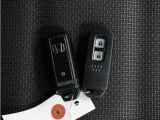 ◆スマートキー◆カギをバッグやポケットに入れたままでもドアロックの開閉ができる『スマートキー』付き!雨天や暗くなってもカギを取り出す必要がなくドアの開錠&エンジンも始動できます