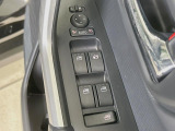 【電動格納ミラー】サイドミラーは電動格納式となっており、狭い駐車場でもキズがつくリスクを抑えられます。
