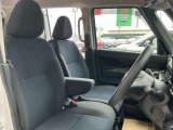 運転席・助手席は、ゆったりと座れるサイズで、長時間の運転でも快適です。