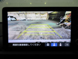 バックカメラの画像です。ガイドラインがスムースな車庫入れをサポートいたします。車庫入れの安心感がアップしますね。