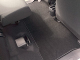 この度は、当店のお車をご覧いただきまして誠にありがとうございます。当店では全国販売・納車も行っております。県によって陸送費用は異なりますのでお気軽にお問い合わせください。